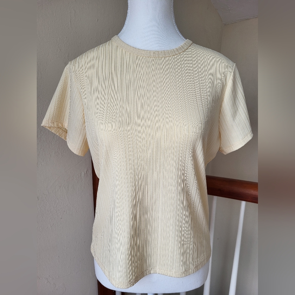 Creamy yellow women's short-sleeved top Frame medium